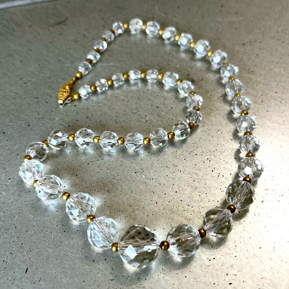 Vintage Jewelry - VINTAGE NECKLACE clear GRADUATED beaded CLASSY stylish TIMELESS faceted beads
